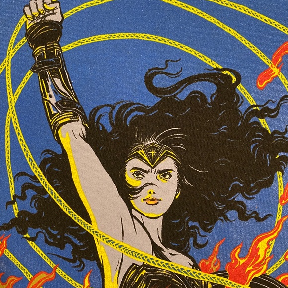 Zac Snyder (autographed) Justice League Wonder Woman T Shirt - Picture 5 of 10